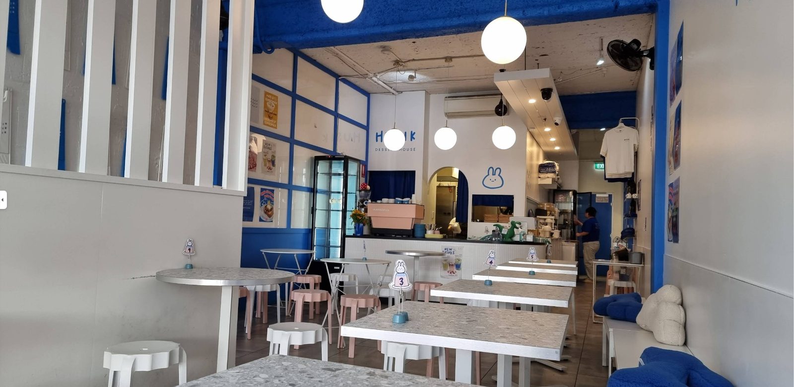 Husik Dessert House — Interior